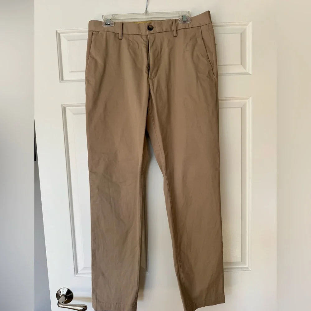 Banana Republic Men's Classic Khaki Pants - Casual Straight Fit 31W32L